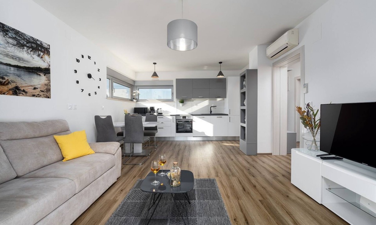 Vrsar Apartment | Exclusive apartment just 50 metres from the marina and only 300 metres from the beach