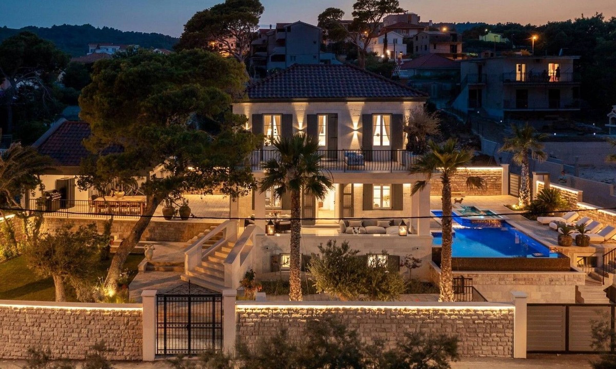 Slatine House | Ferienvilla Heaven am Strand by Interhome