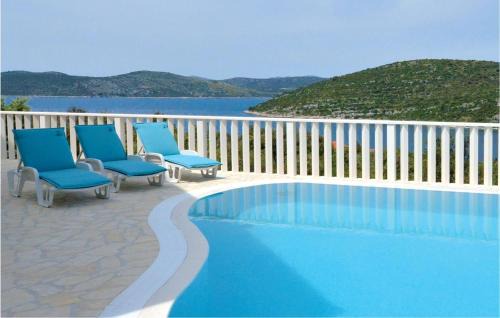 Veliki Drvenik House | Four-Bedroom Holiday Home Drvenik Veliki With Sea View 05