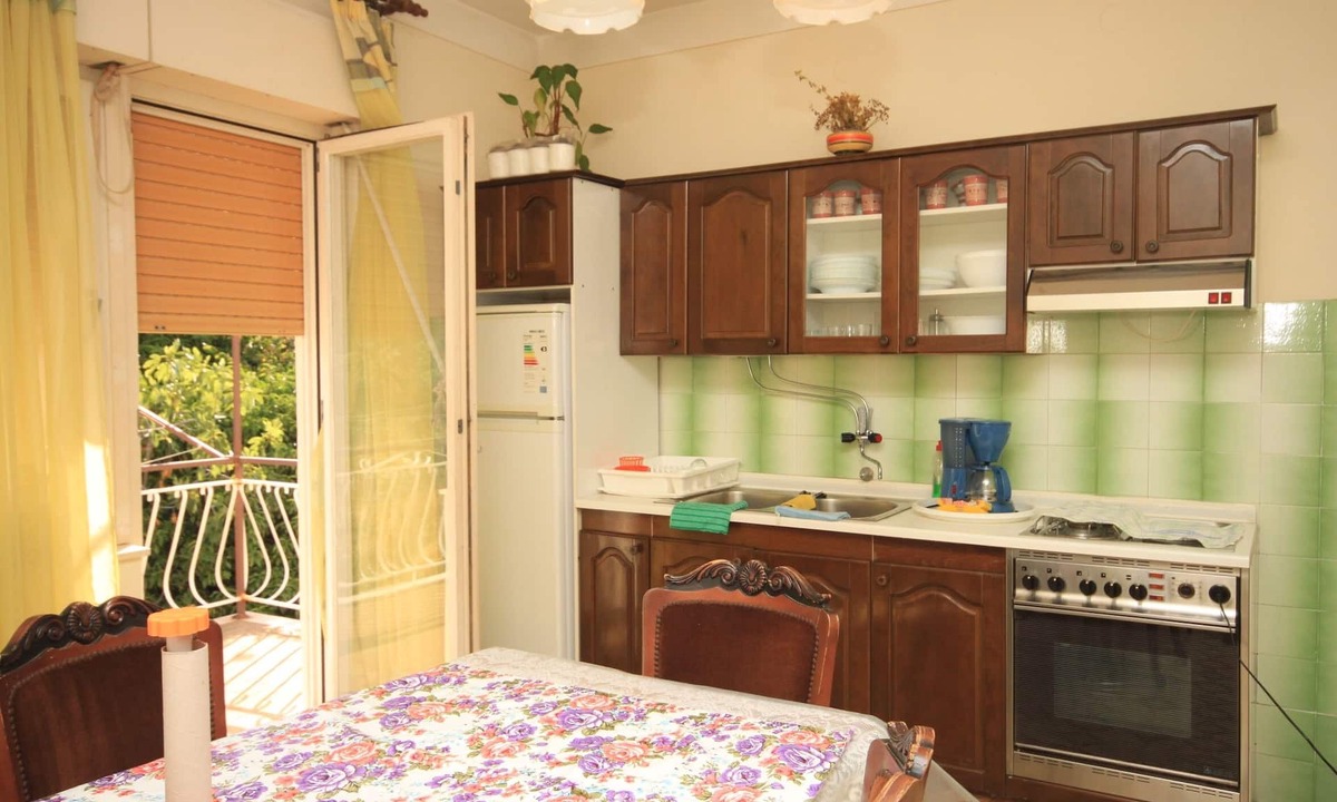 Kali Apartment | Four-room apartment with terrace and sea view Kali, Ugljan (A-8203-a)