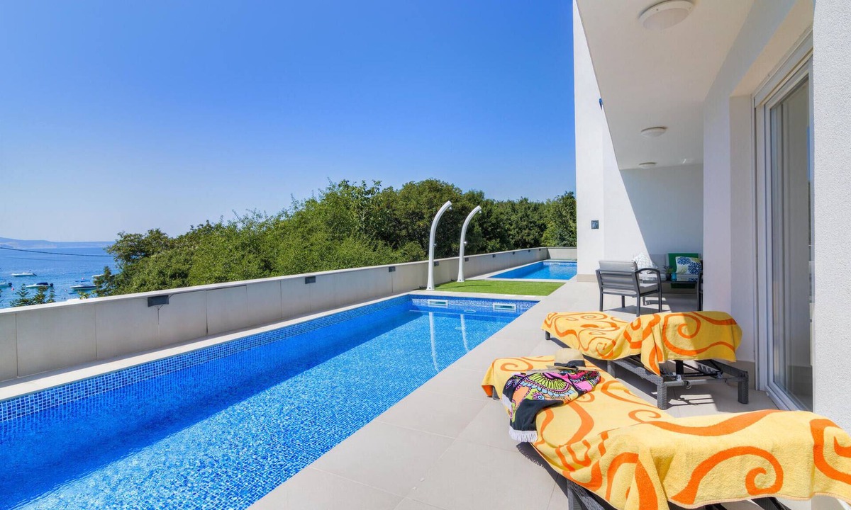 Novi Vinodolski Apartment | Gorgeous apartment in Smokvica Krmpotska