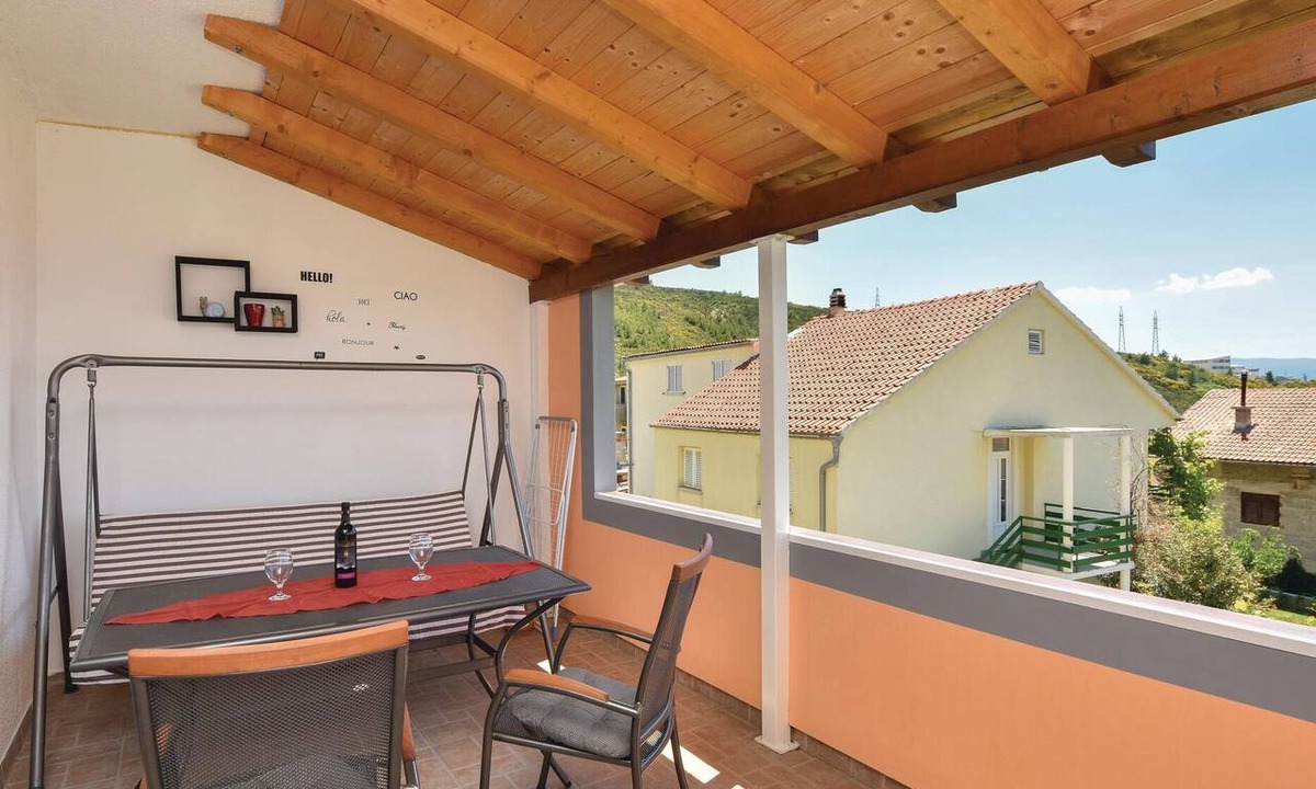 Dugi Rat Apartment | Gorgeous apartment in Dugi Rat