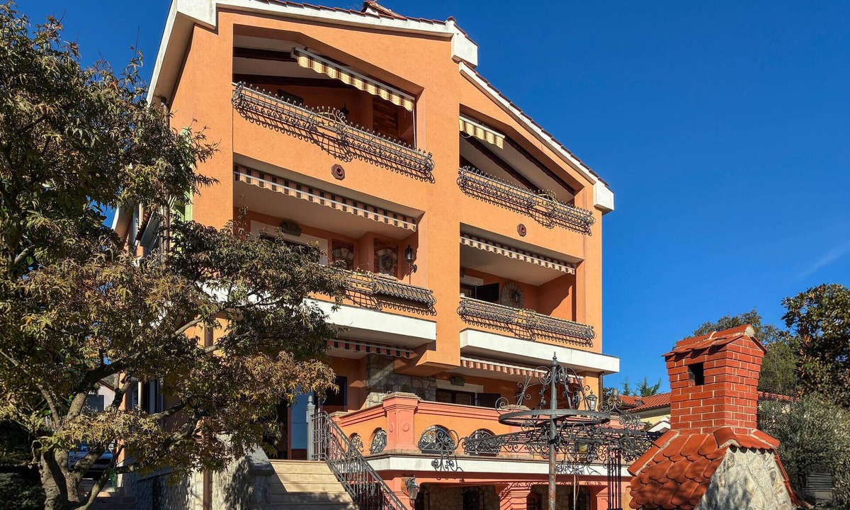Ika Apartment | Gorgeous apartment in Opric with house sea view