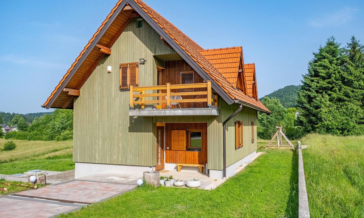 Jasenak House | Gorgeous home in Jasenak with WiFi