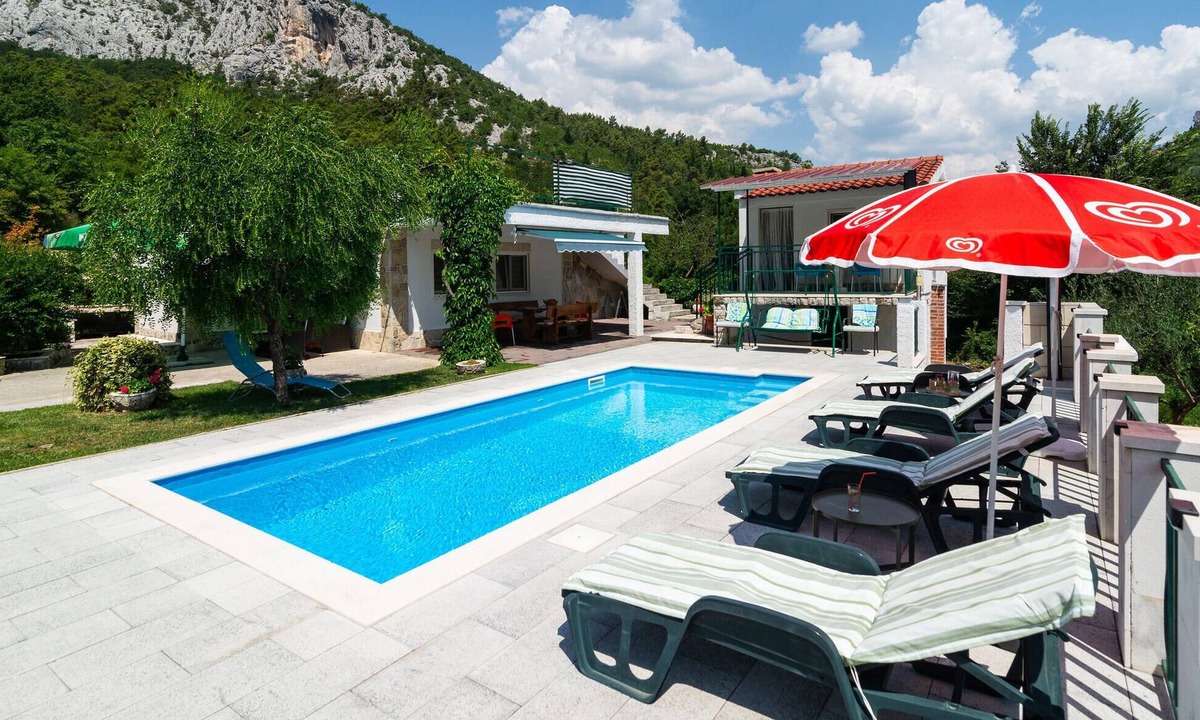 Omis House | Gorgeous home in Podaspilje with WiFi