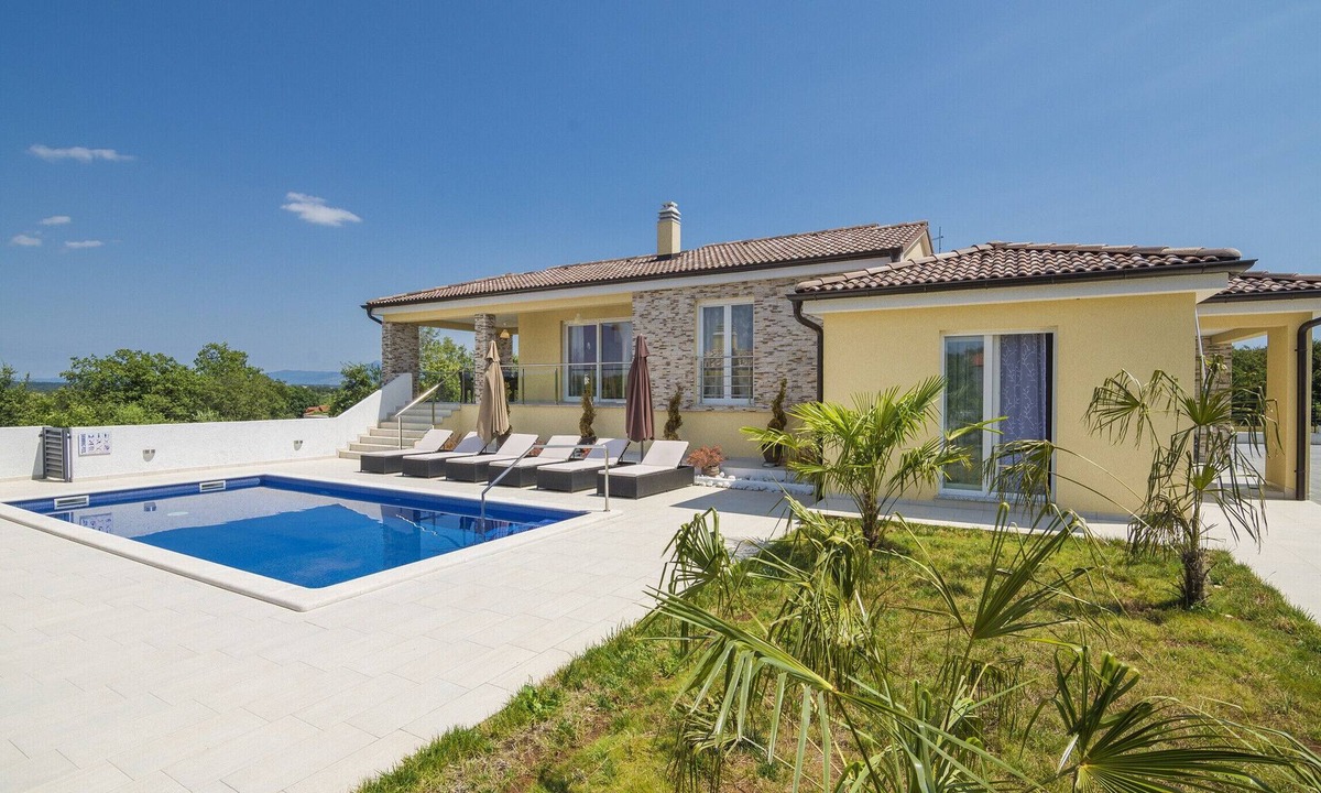Rogocana Villa | Gorgeous Villa Land with Private Pool