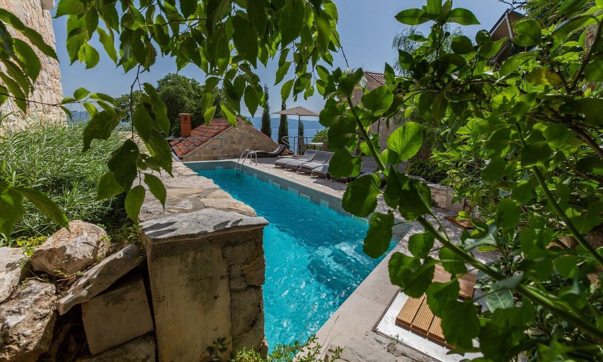 Borak Apartment | Guest House 'Villa Jasmin - Pet Friendly' with Shared Terrace, Shared Garden and Wi-Fi