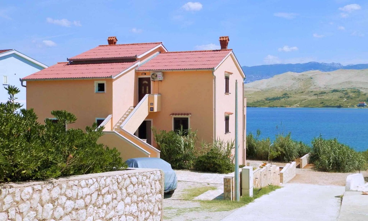 Pag Apartment | Holiday apartment 50 m from the Adriatic Sea