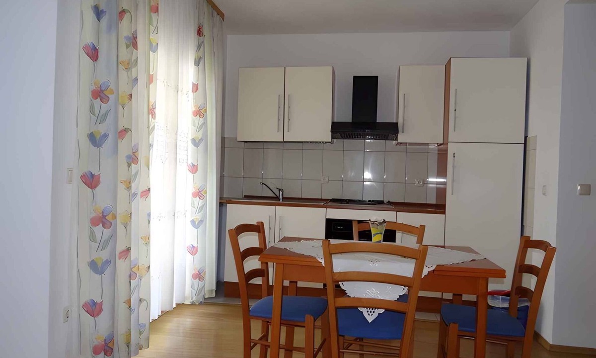 Okrug Gornji Apartment | Holiday Apartment 120 m From the Beach