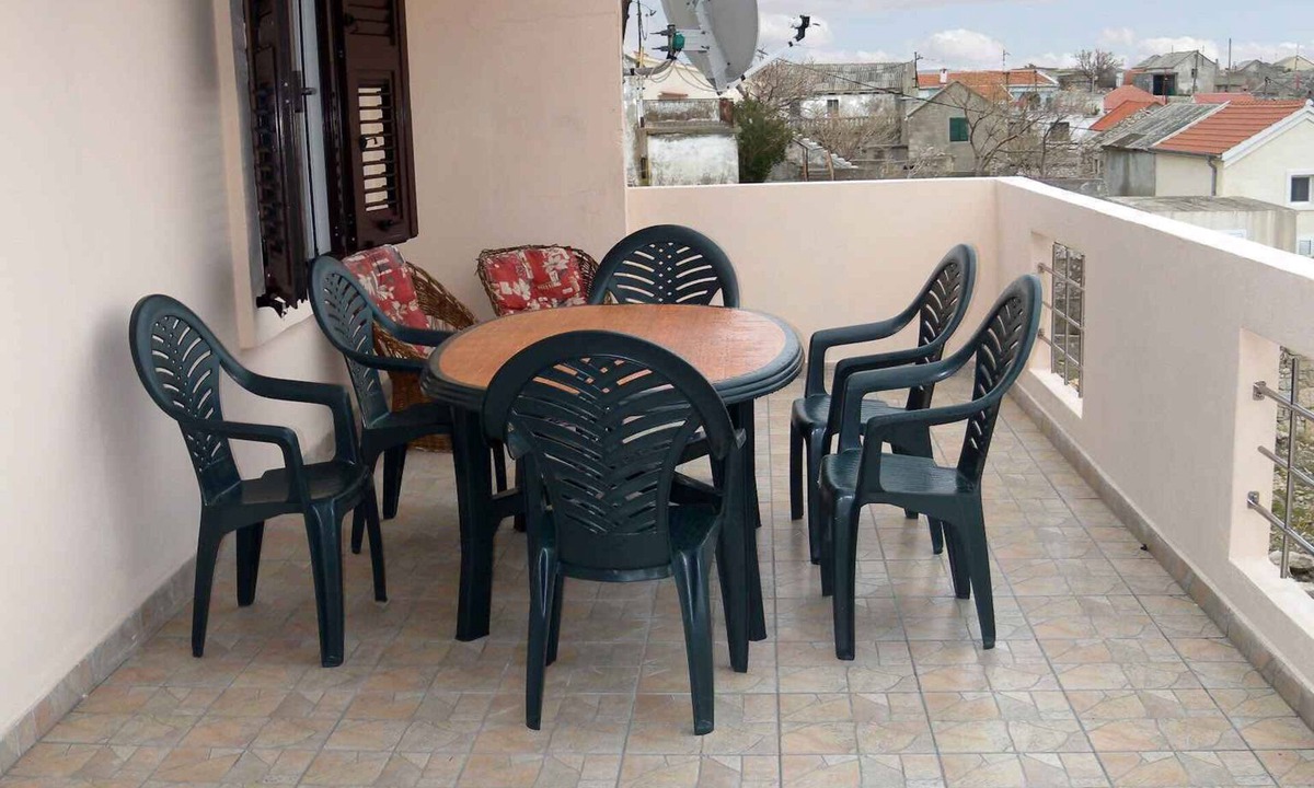 Rtina Apartment | Holiday apartment in a small town with sea view