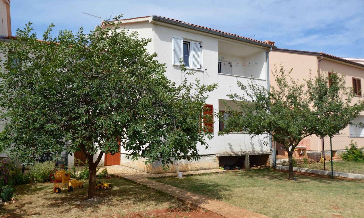 Valbandon Apartment | Holiday apartment with balcony and air conditioning in a quiet location