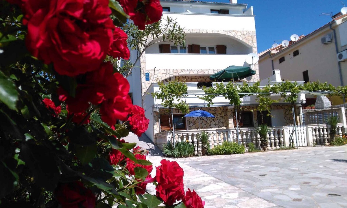 Kornic Apartment | Holiday apartment with garden and barbecue facilities