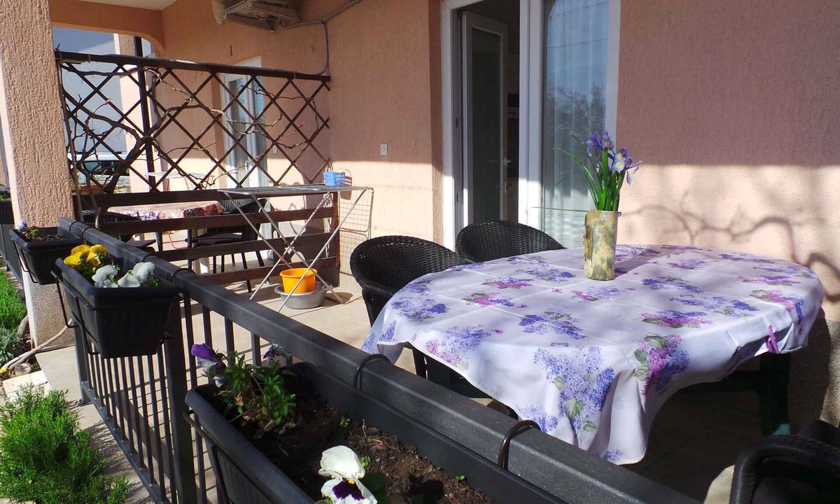 Kornic Apartment | Holiday apartment with terrace and air conditioning