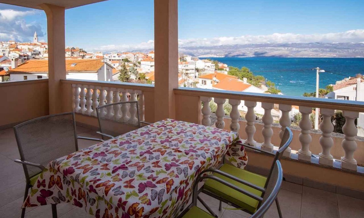 Vrbnik Apartment | Holiday flat with sea view