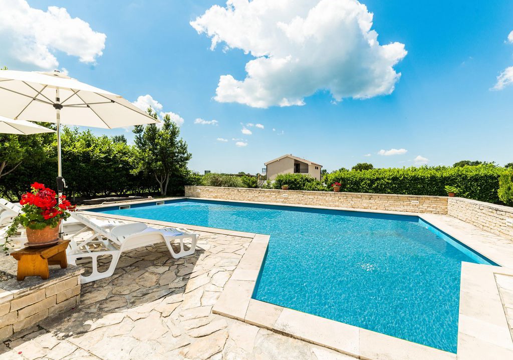 Lovinac House | Holiday Home Ana Policnik / K1
