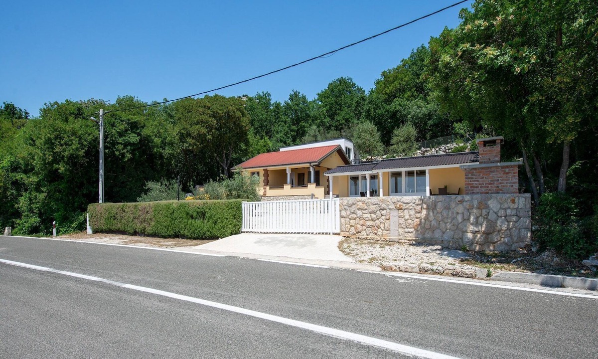 Tribanj House | Holiday Home in Starigrad near Sea