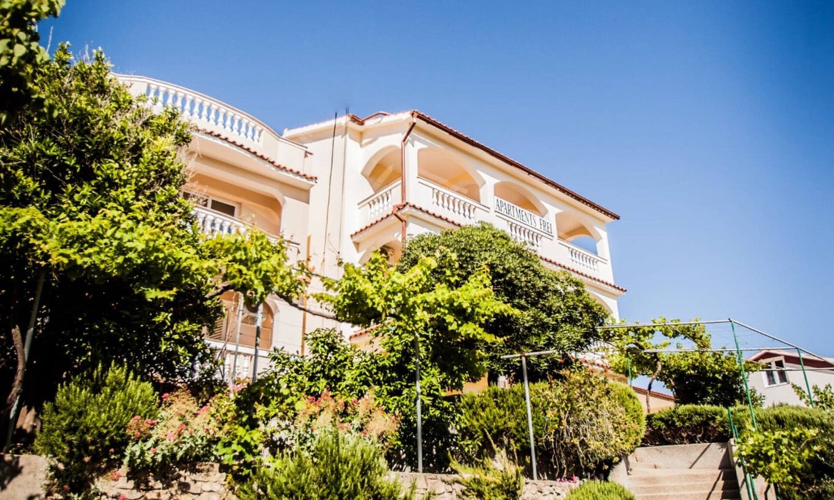 Lopar House | Holiday Home in Lopar with Seaview, Terrace, Air condition, WIFI (186-5)