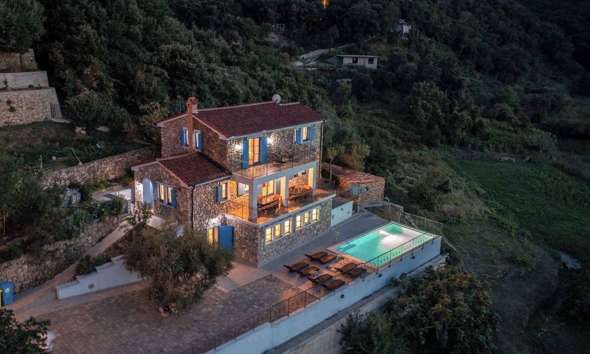 Supetarska Draga House | Holiday home with pool and air conditioning