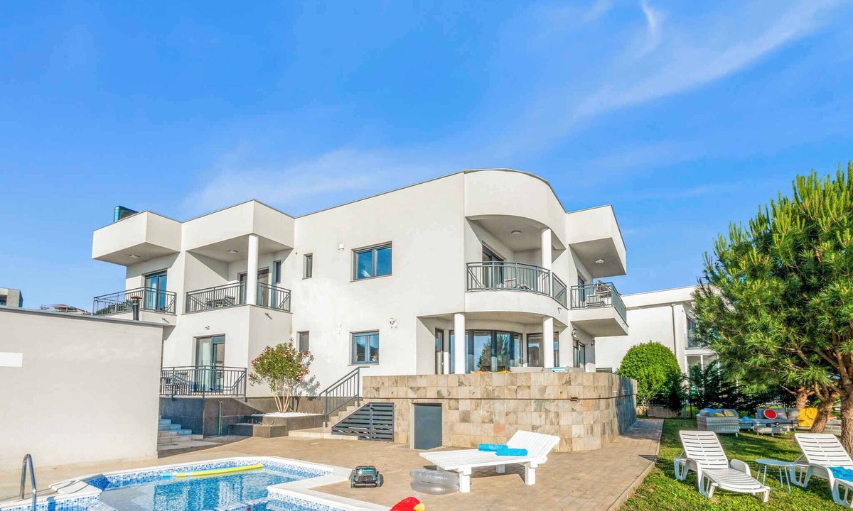 Crikvenica House | Holiday home with 10 bedrooms, sea views and pool