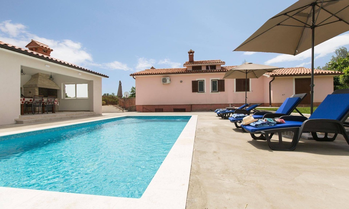 Becici House | Holiday home with garden, barbecue and terrace