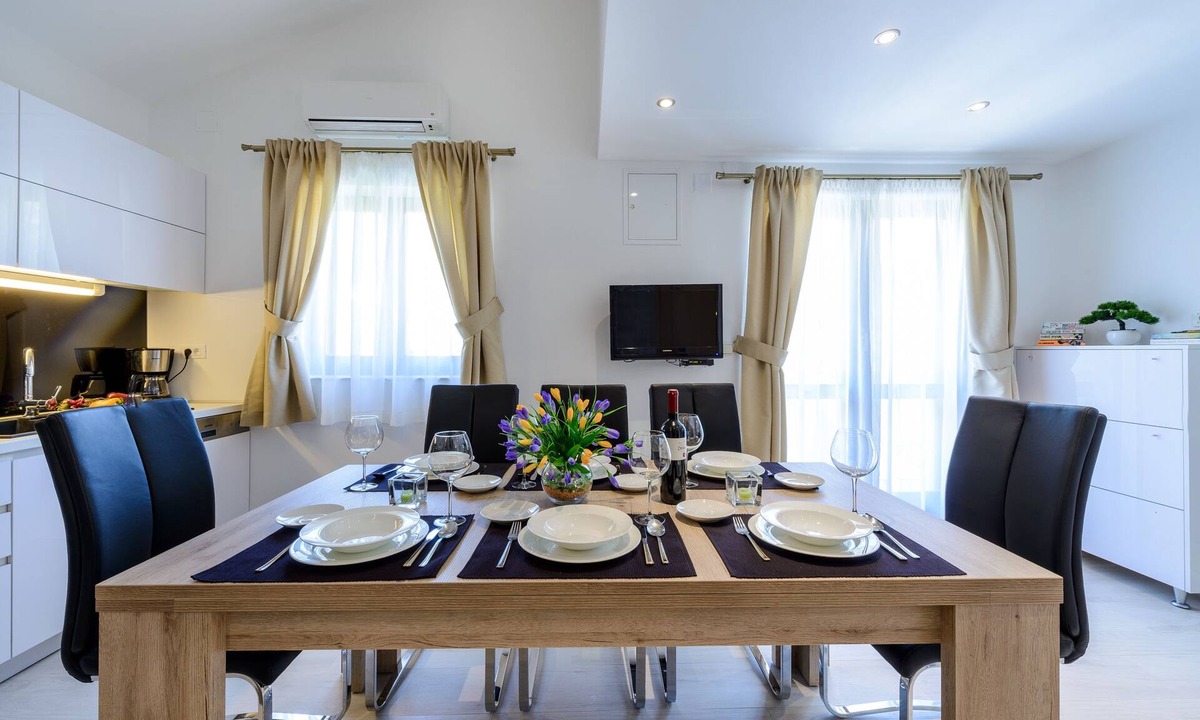 Zaton House | Holiday Home with Private heated Pool, Sea view & Basketball Court
