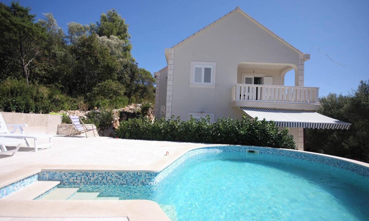Cove Tri Zala (Zrnovo) Apartment | Homerez - Apt in Žrnovo - shared pool