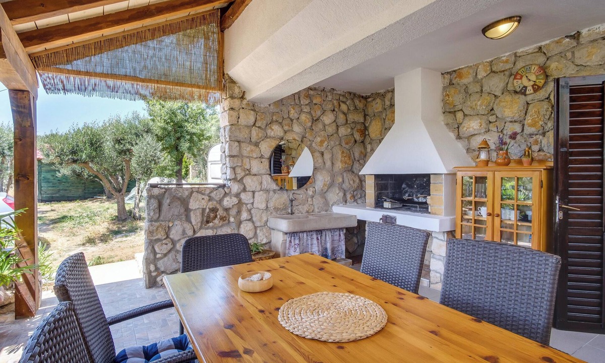 Martinscica House | Homerez - Charming House in Martinšćica + Garden
