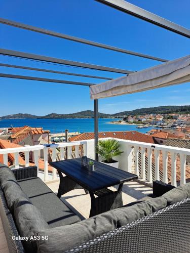 Betina House | Kuća Get