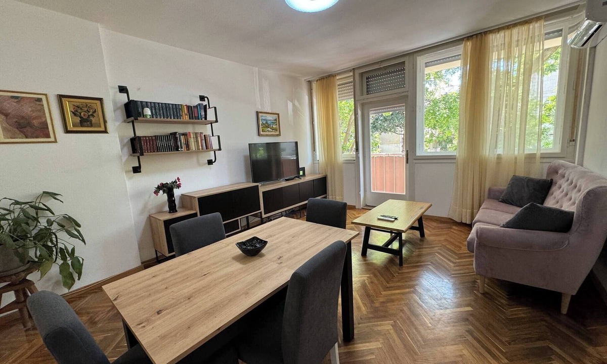 Bacvice Apartment | Large 3BR apartment in the center & sand beach 5BD