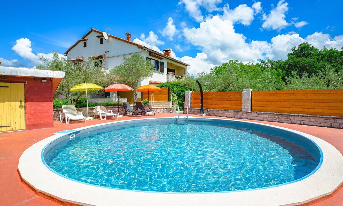 Tinjan Apartment | Lovely apartment for 4 guests with WIFI, A/C, private pool, TV, terrace and pets allowed