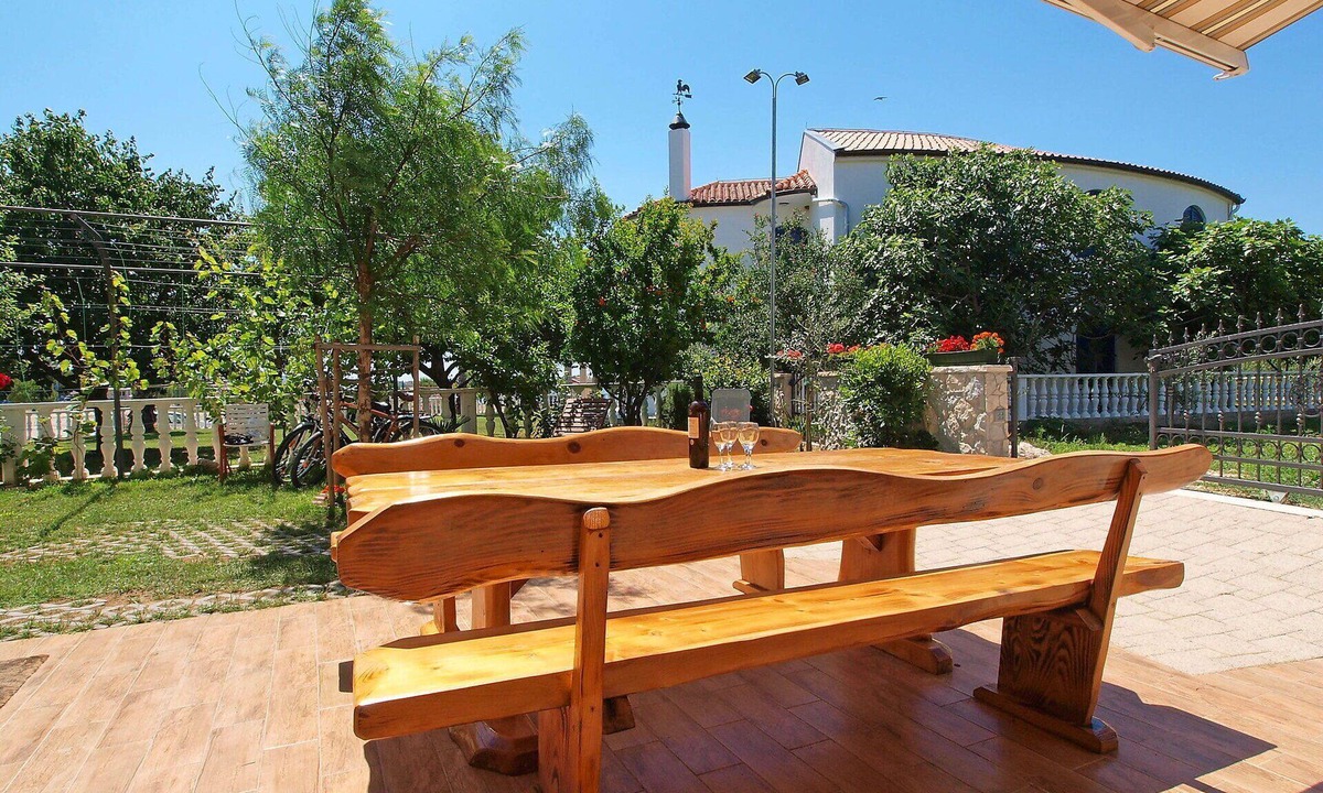 Bibinje Apartment | Lovely apartment for 4 guests with A/C, pool, WIFI, TV and terrace