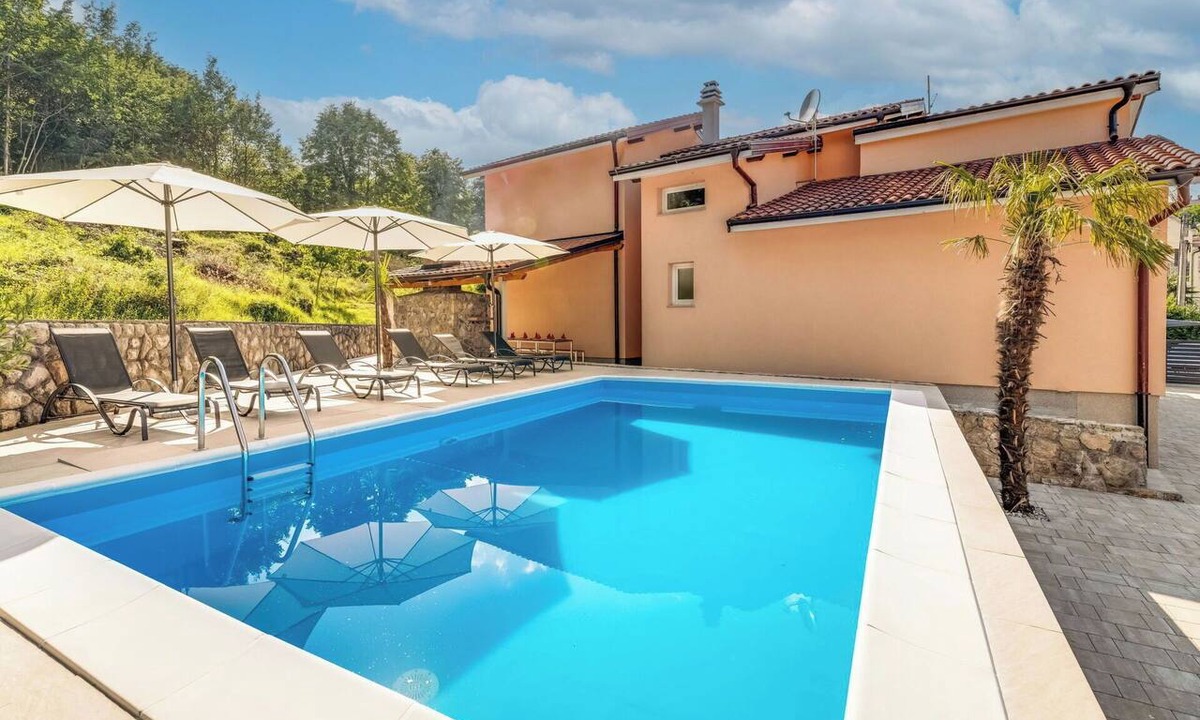 Rukavac Apartment | Lovely apartment for 4 guests with WIFI, hot tub, A/C, pool, TV, terrace and panoramic view