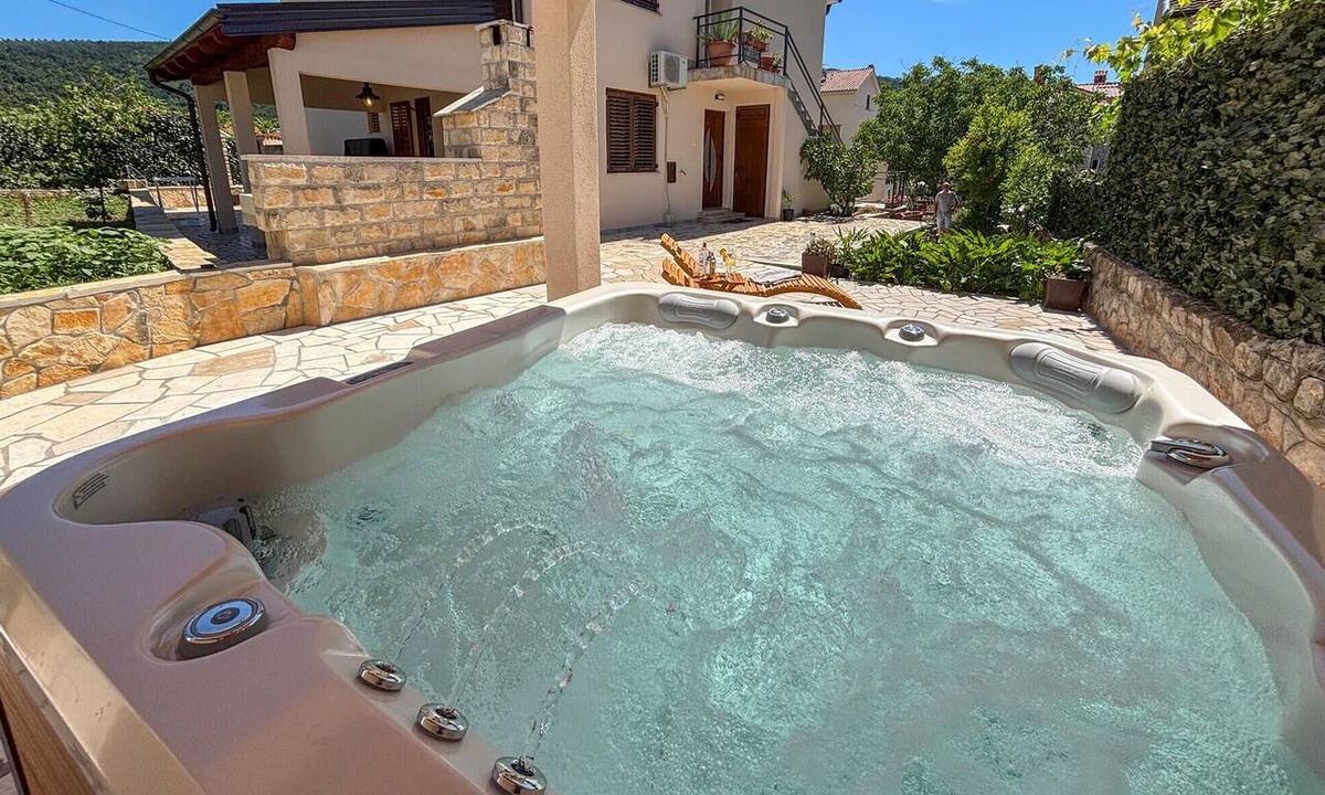 Cres Apartment | Lovely apartment in Cres with WiFi