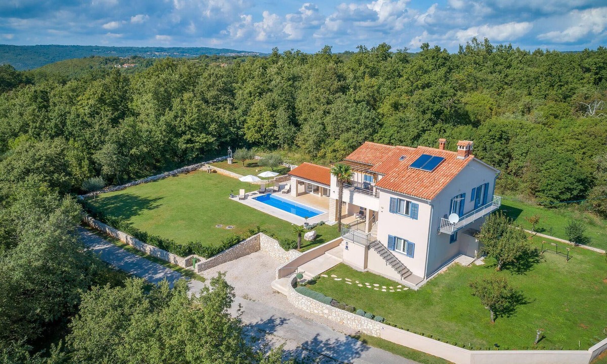 Sveta Nedelja Apartment | Lovely apartment in Labin with sauna