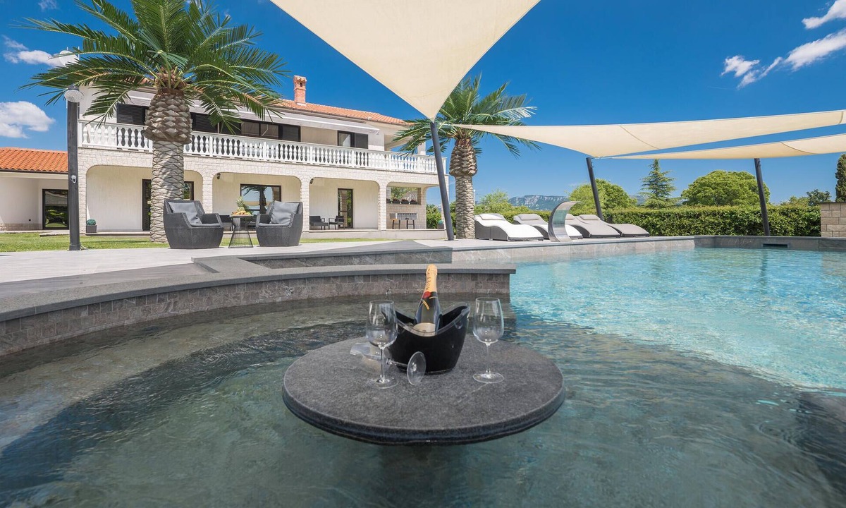 Sumber House | Luxurious home in Sumber with sauna