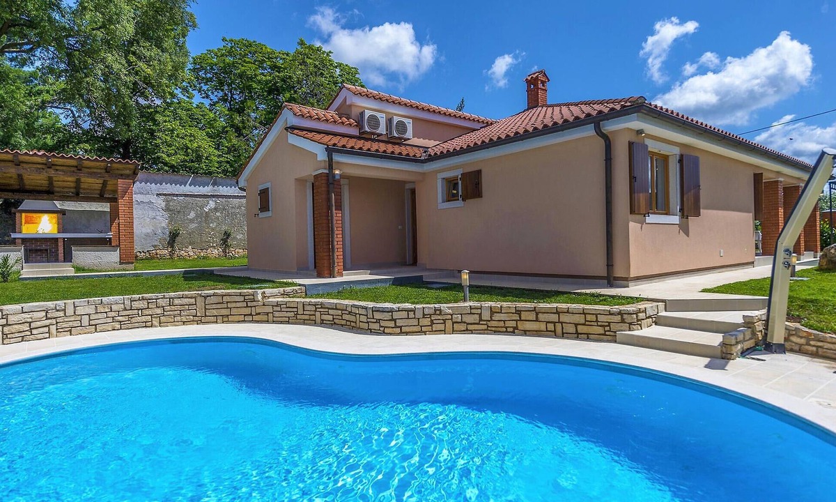 Farini House | Luxurious home in Visnjan with private swimming pool, can be inside or outside