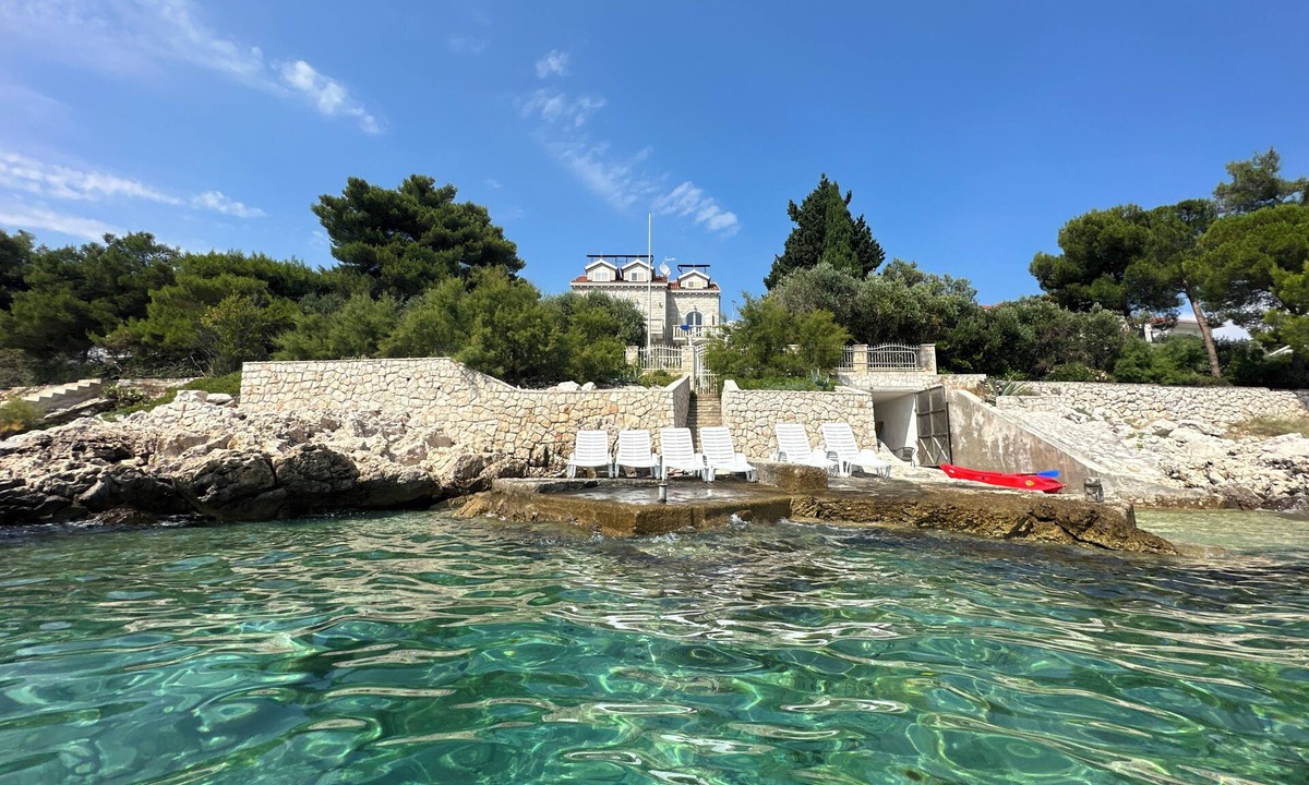 Okrug Gornji Villa | Luxurious Seaside Spa Villa with old Mediterranean Olive Garden Sauna & Pool