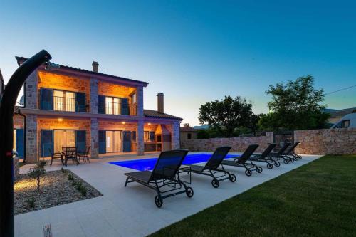 Vinjerac Villa | Luxury Stone Villa BANOVI with heated pool