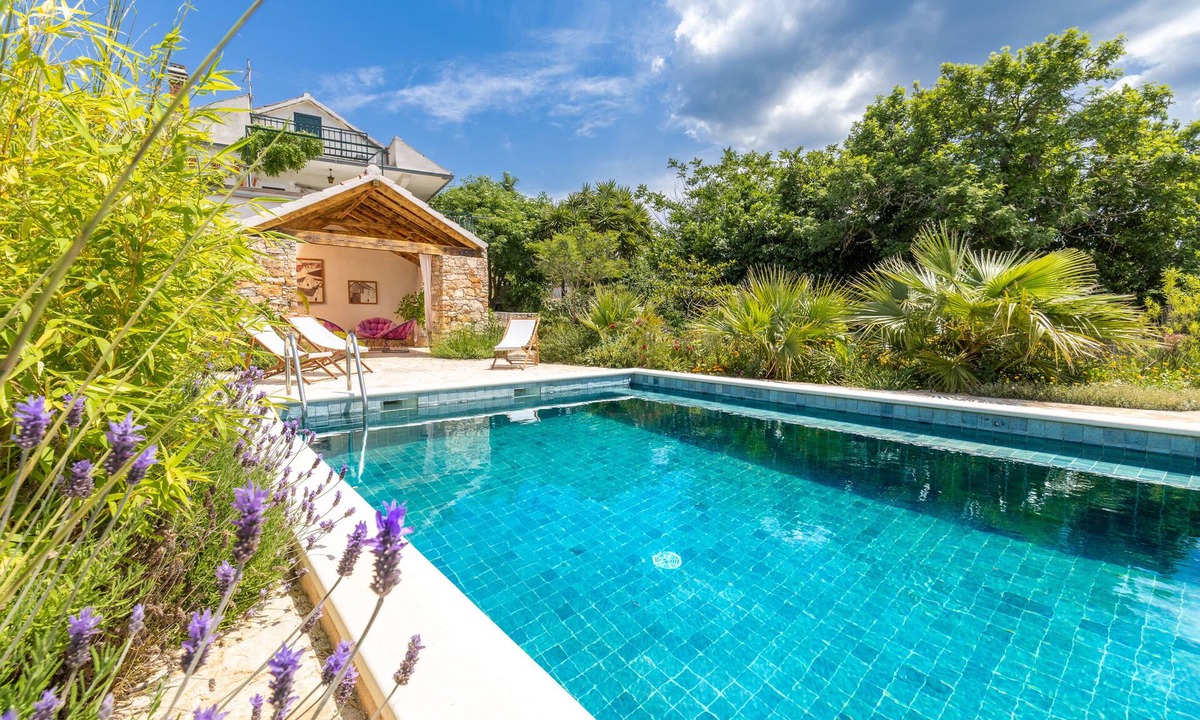 Rudina Cottage | Mai's Cottage - Lovely Cottage with Garden and Swimming Pool