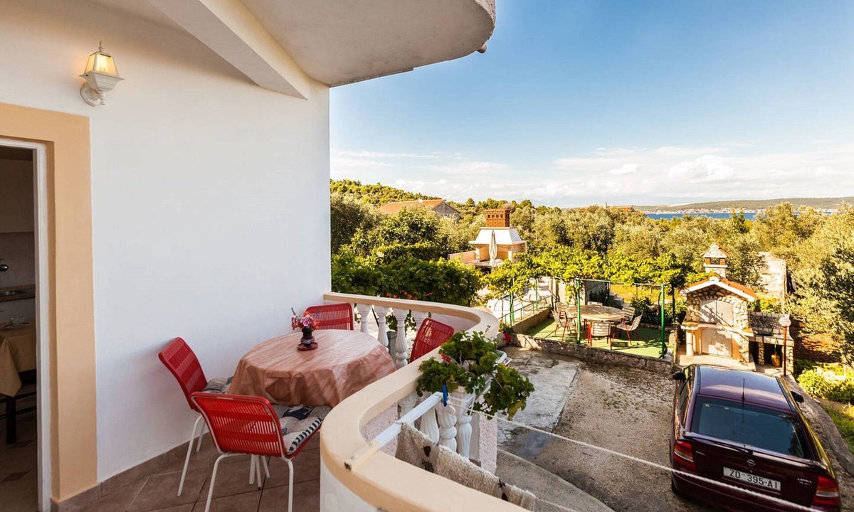 Kukljica Villa | MODERN 1 BEDROOM APARTMENT - 5 MINUTES WALK TO BEACH!