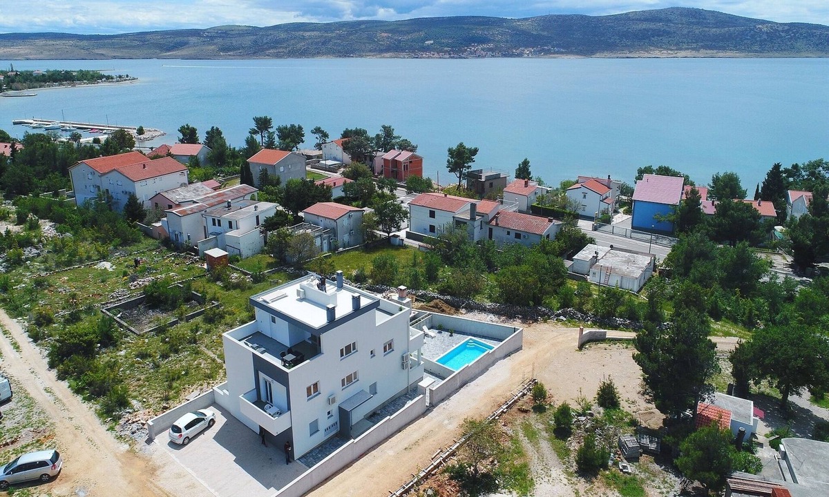 Seline Apartment | Modern apartment for 4 people with pool use