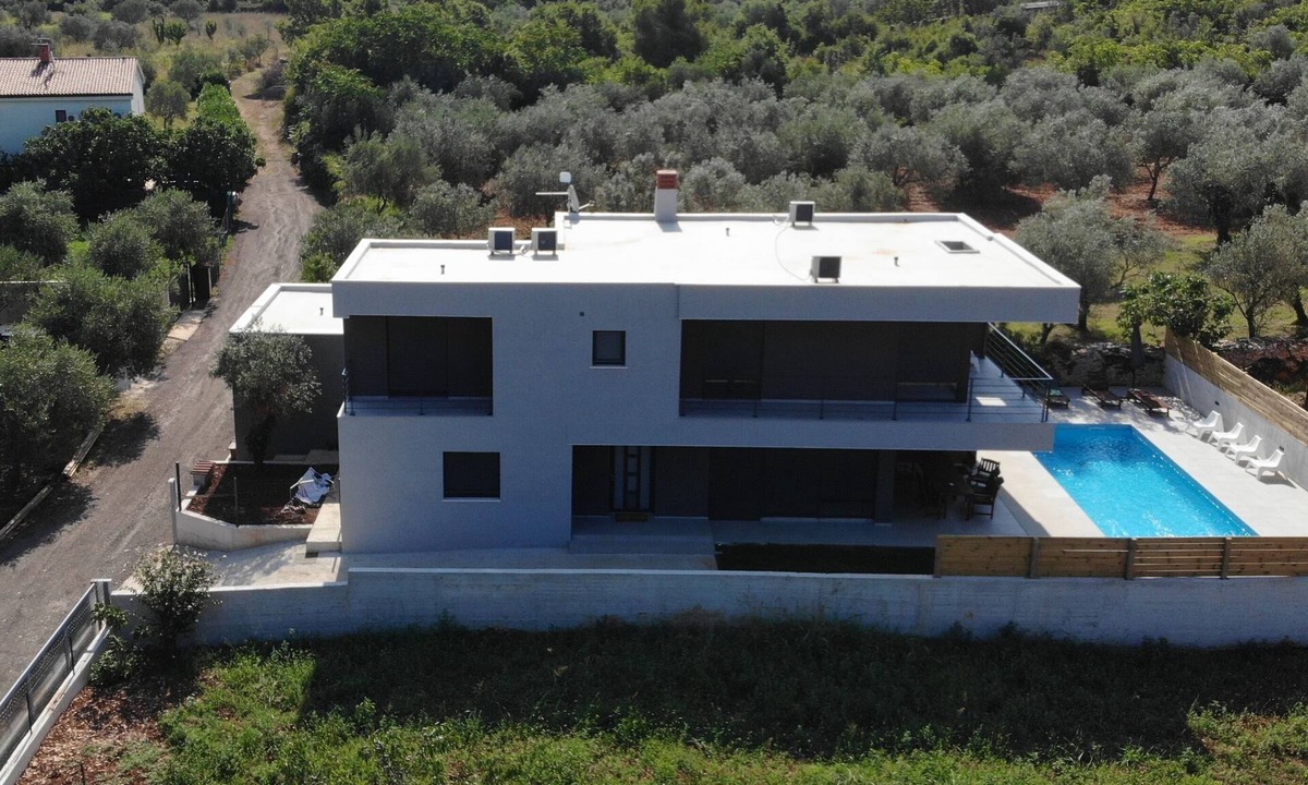 Peroj Villa | Modern Villa San Antonio.heated pool !