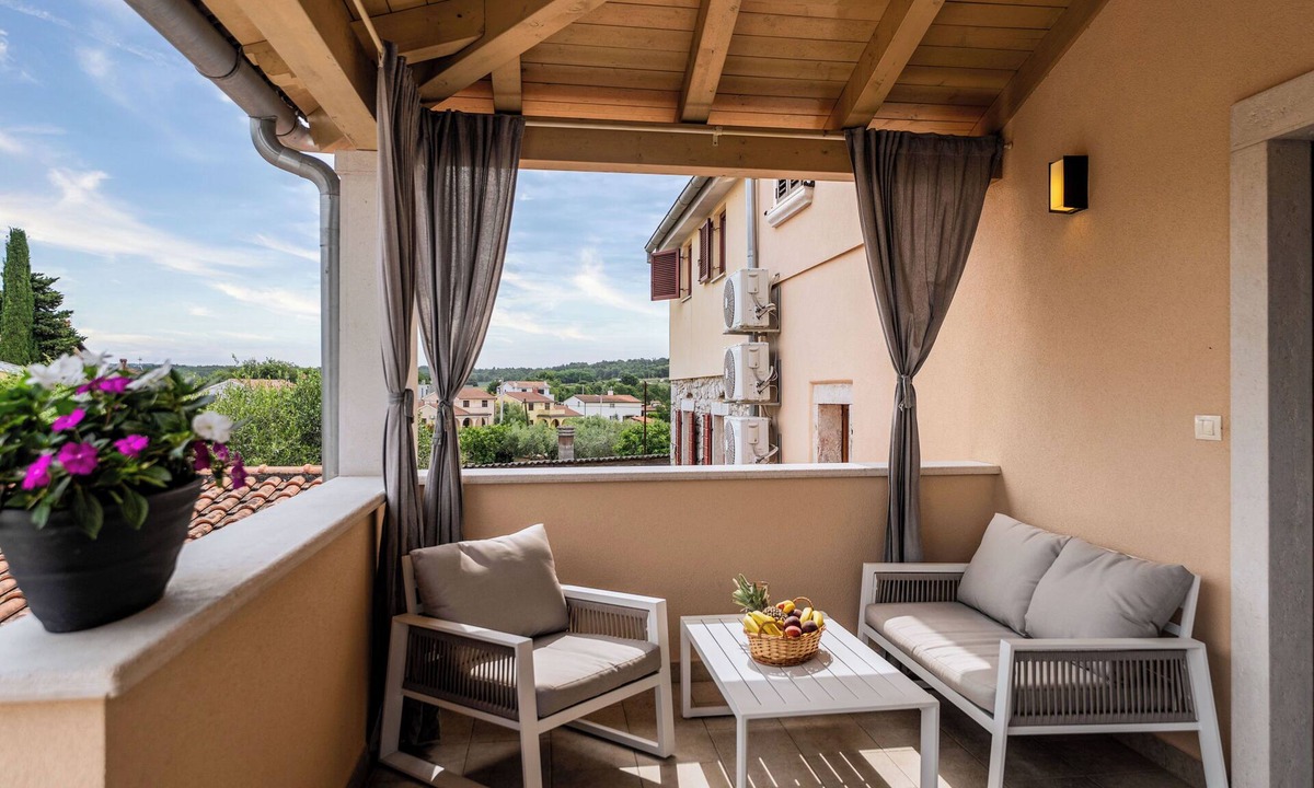 Dracevac House | Modernly furnished apartment Daniel with a covered terrace and private courtyard