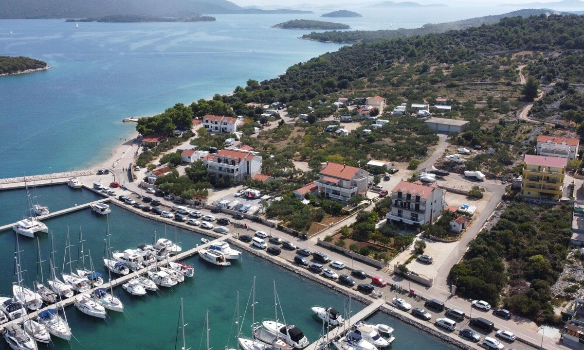 Jezera Apartment | Nice apartment for 2 people with A/C, WIFI, TV and terrace