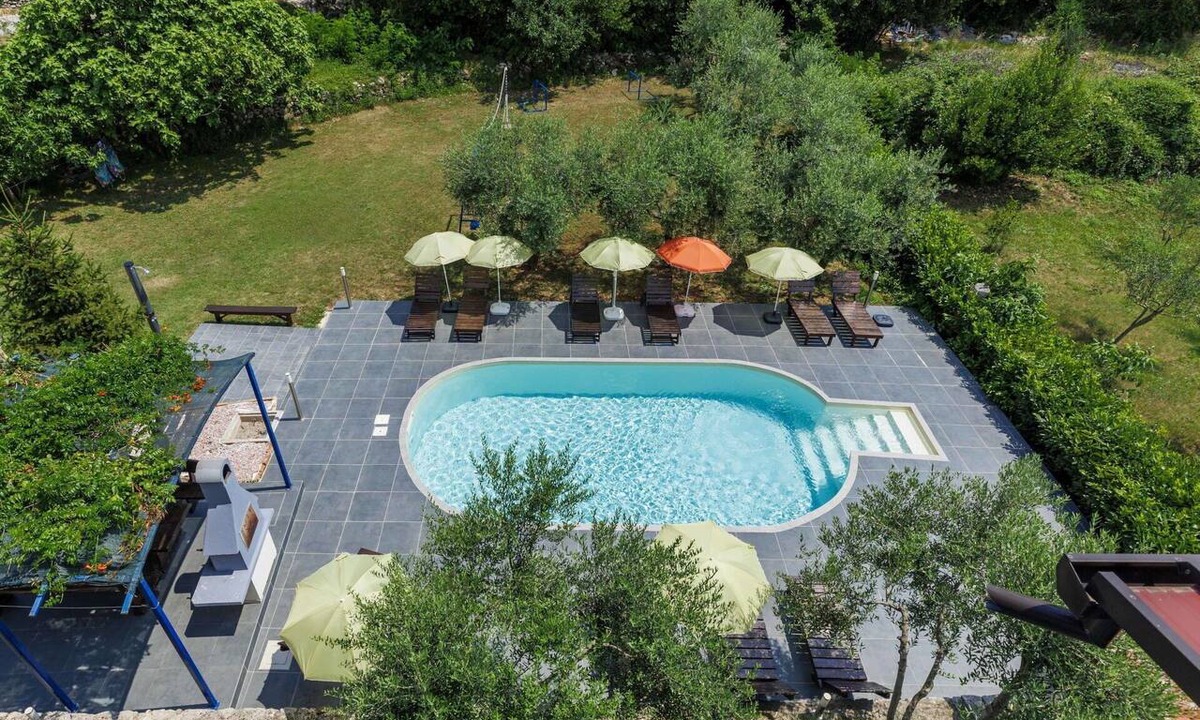 Presika Apartment | Nice apartment for 5 guests with A/C, WIFI, pool, TV and terrace