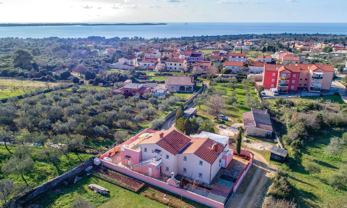 Peroj Apartment | Nice apartment in Peroj with WiFi