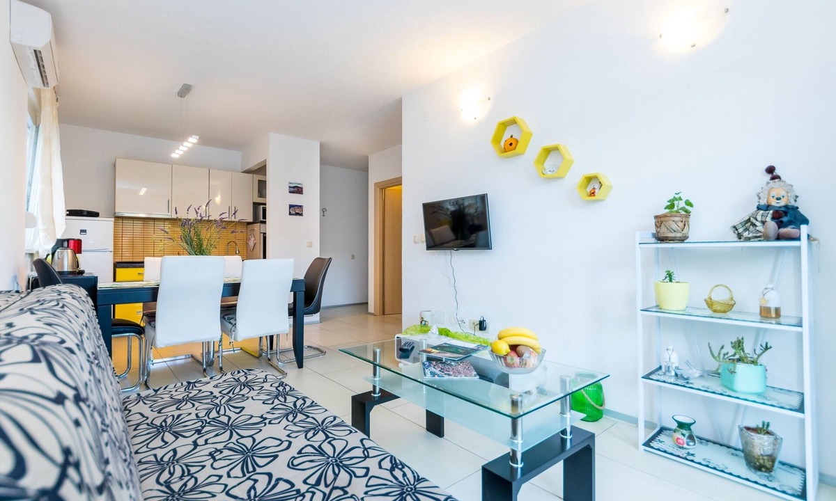 Grebastica Apartment | One bedroom apartment with terrace Grebaštica, Šibenik (A-17831-d)