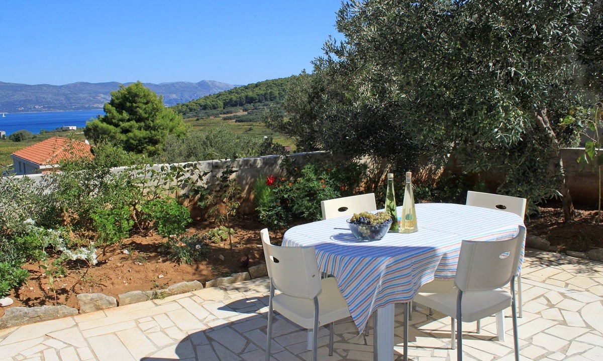 Lumbarda Apartment | One bedroom apartment with terrace and sea view Lumbarda, Korčula (A-9271-c)