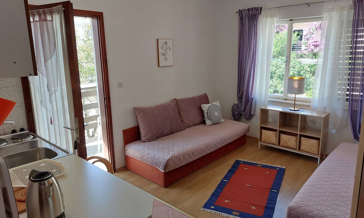 Zelenka Apartment | One bedroom apartment with balcony and sea view Makarska (A-22633-d)