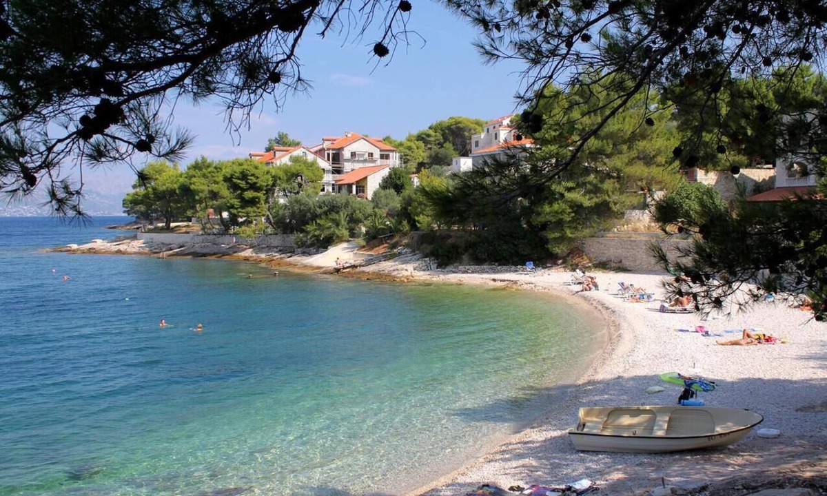 Postira Apartment | One bedroom apartment with balcony and sea view Postira, Brač (A-21203-a)